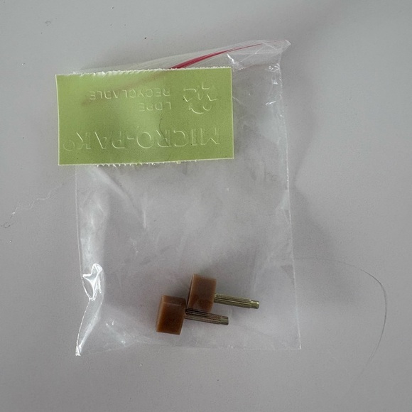 Le Château Gold Glitter Pointed-Toe Heels Size 8 NEW - Picture 5 of 5